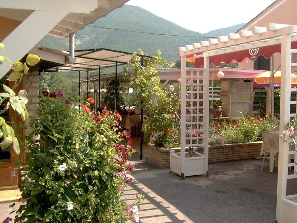 Logis Hotel Le Relais Du Serre Dieulefit Zewnętrze zdjęcie